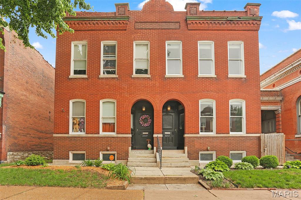 2207 Indiana Avenue Property Photo 1