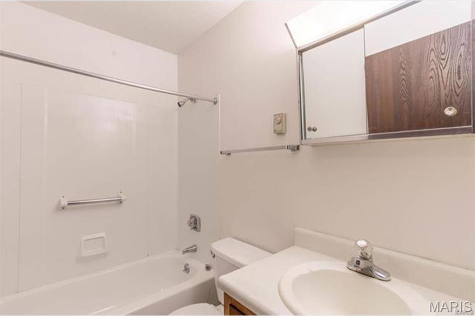 1020 E Washington Property Photo 5