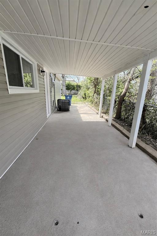 9827 Winkler Drive Property Photo 3