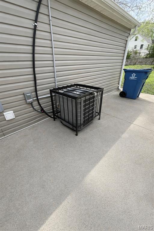 9827 Winkler Drive Property Photo 12
