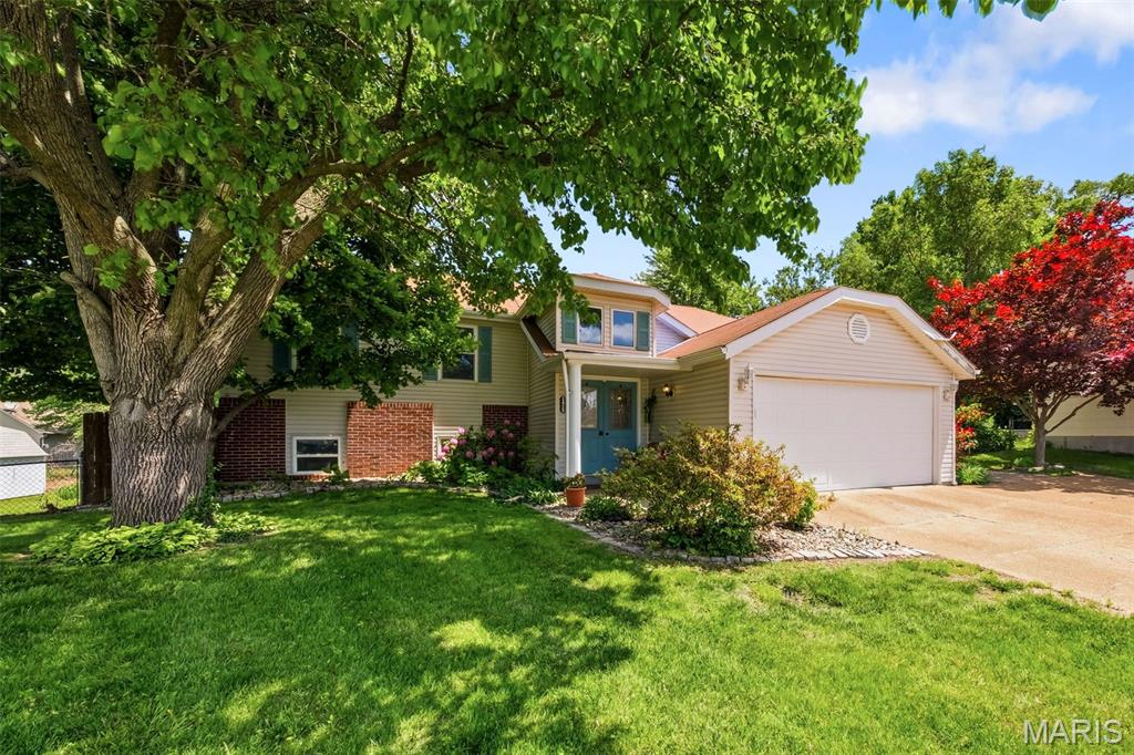 2425 Farnham Court Property Photo 2