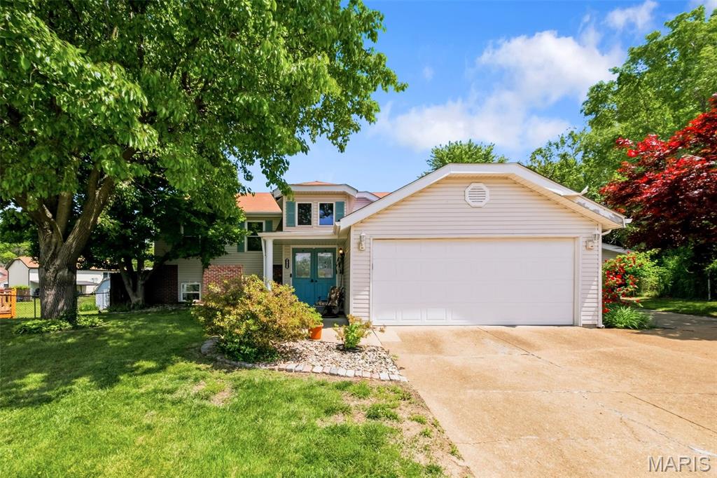 2425 Farnham Court Property Photo 4