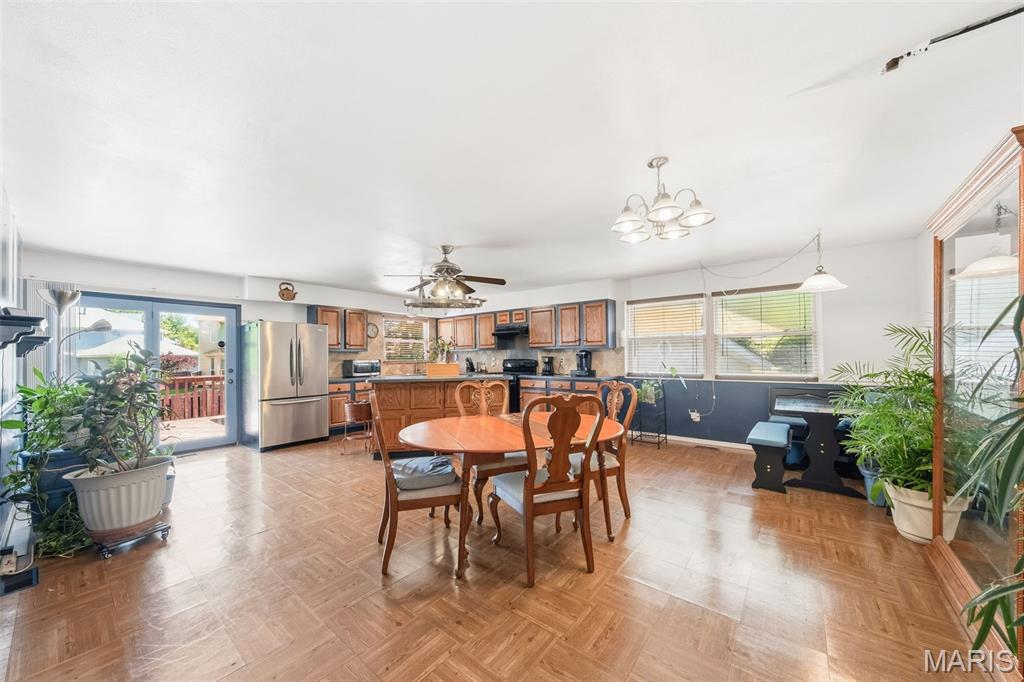 2425 Farnham Court Property Photo 6