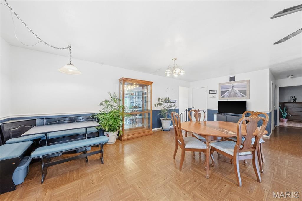 2425 Farnham Court Property Photo 8