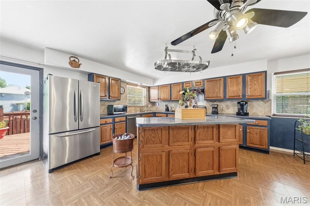 2425 Farnham Court Property Photo 11