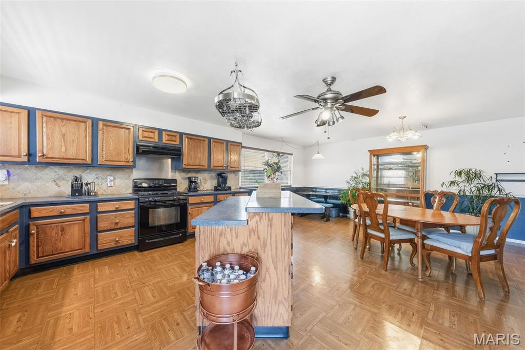 2425 Farnham Court Property Photo 12