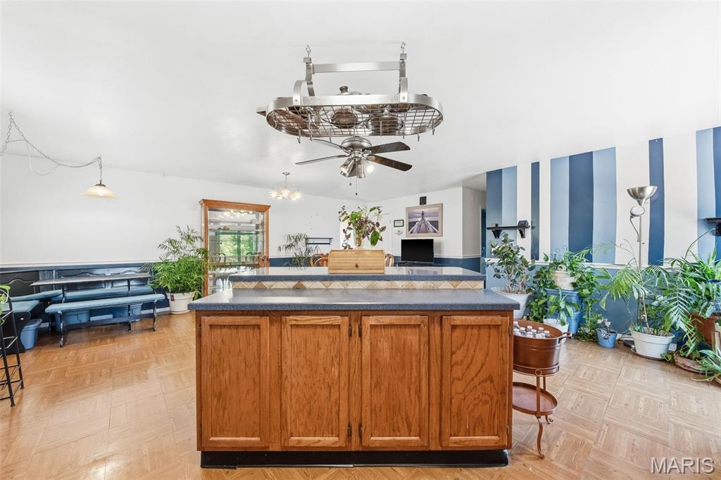 2425 Farnham Court Property Photo 13