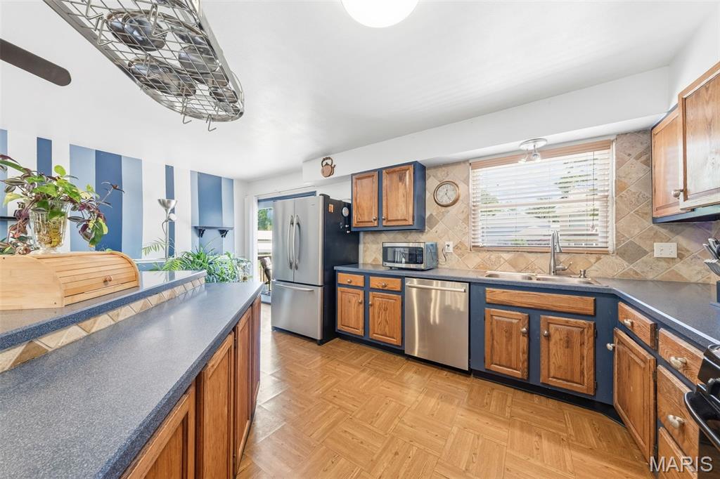 2425 Farnham Court Property Photo 14