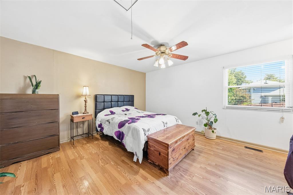 2425 Farnham Court Property Photo 17