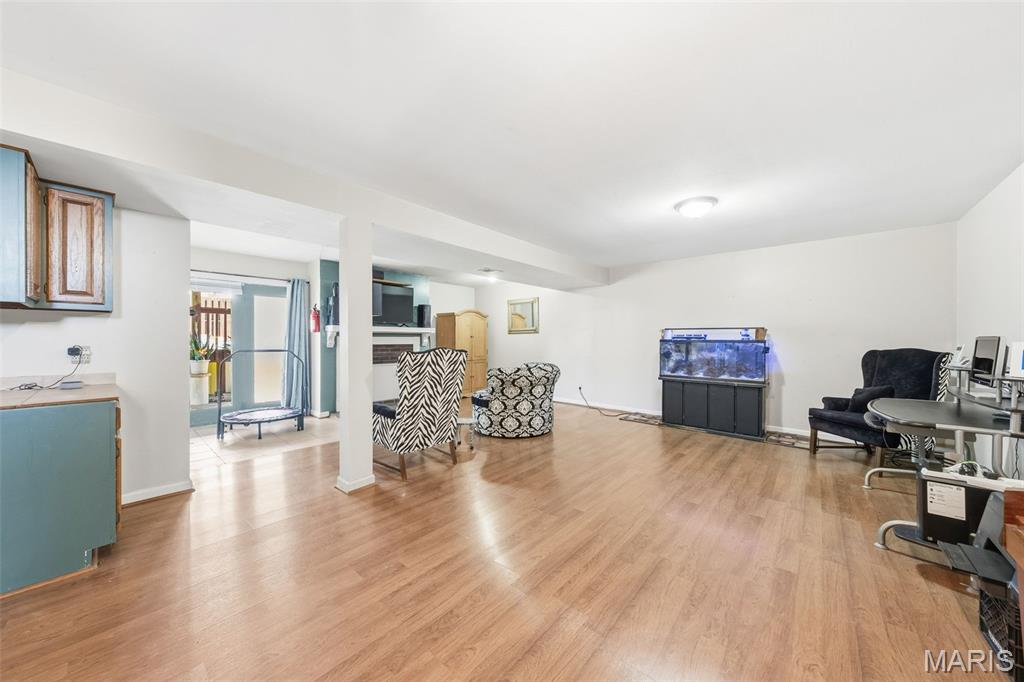 2425 Farnham Court Property Photo 24