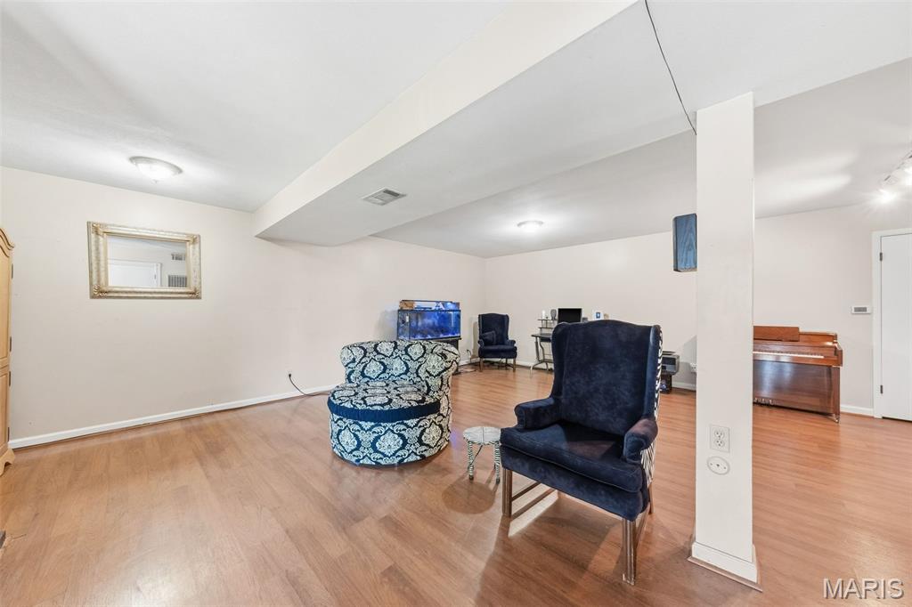 2425 Farnham Court Property Photo 26