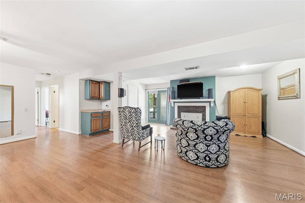 2425 Farnham Court Property Photo 27