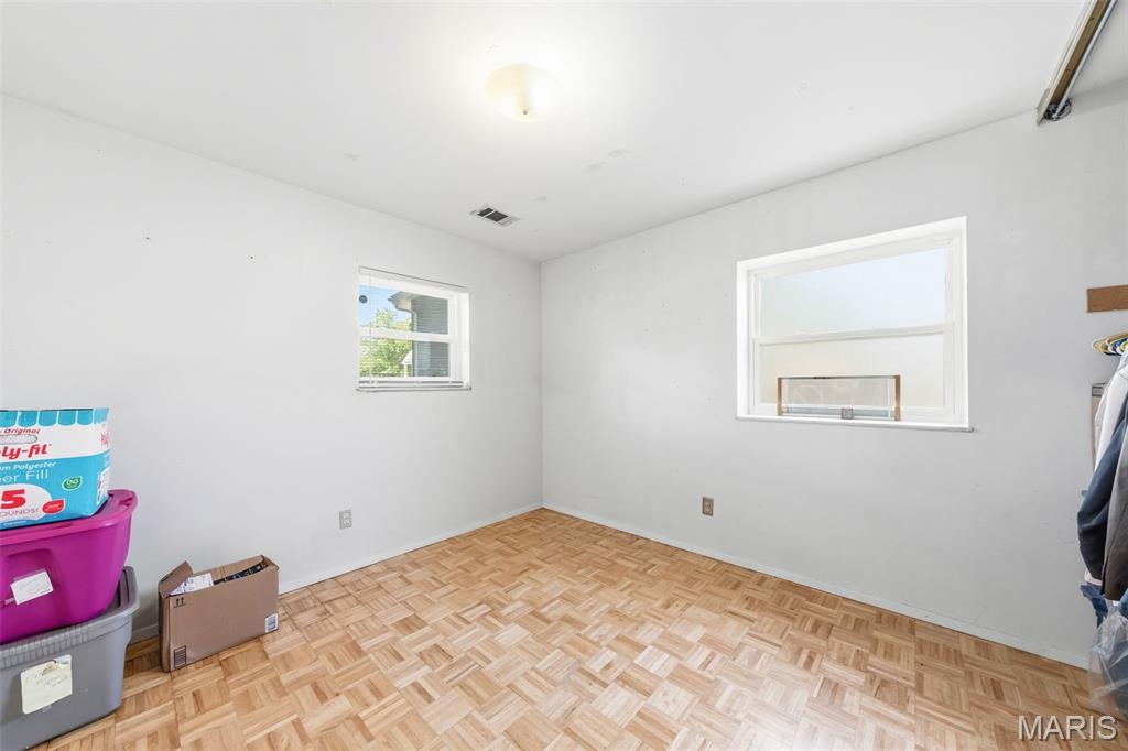 2425 Farnham Court Property Photo 30
