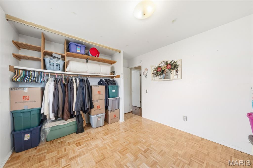 2425 Farnham Court Property Photo 31