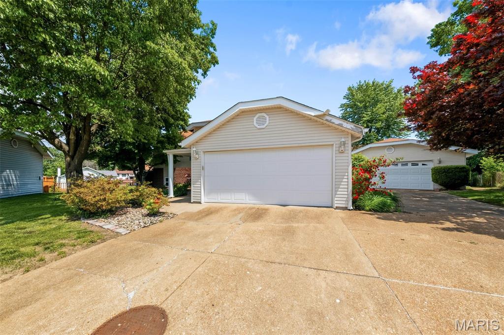 2425 Farnham Court Property Photo 36