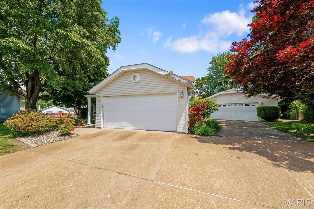 2425 Farnham Court Property Photo 37