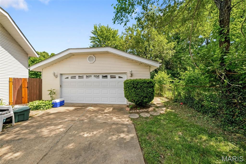 2425 Farnham Court Property Photo 38