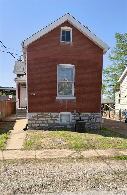 739 Regina Avenue Property Photo 1