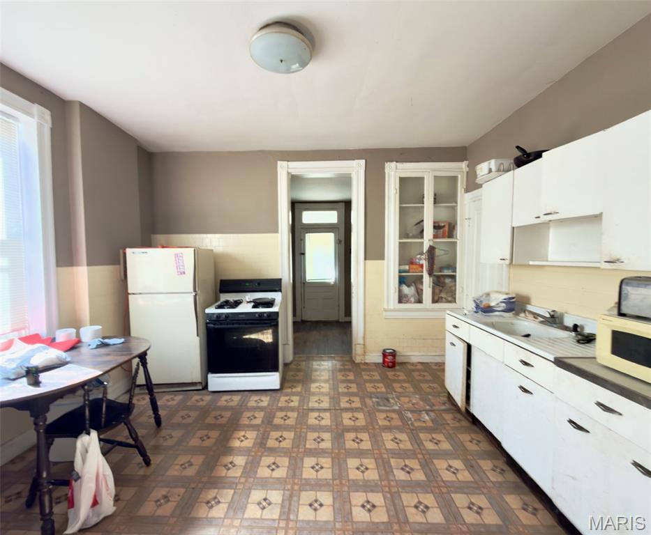 739 Regina Avenue Property Photo 4