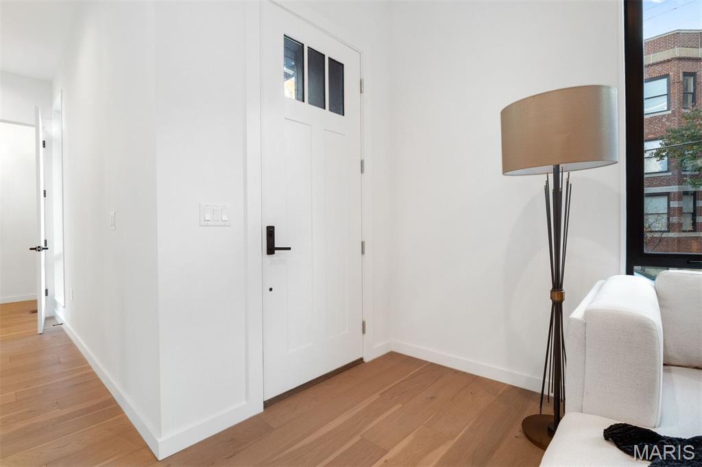 215 N Sarah Street 8 Property Photo 4