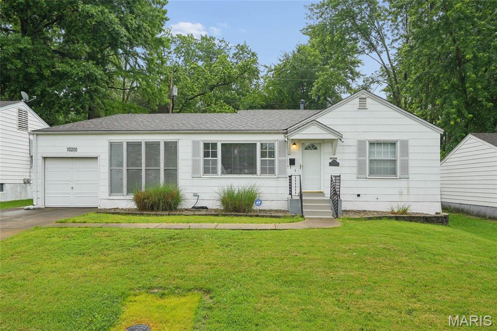 10200 Coburg Lands Drive Property Photo 1