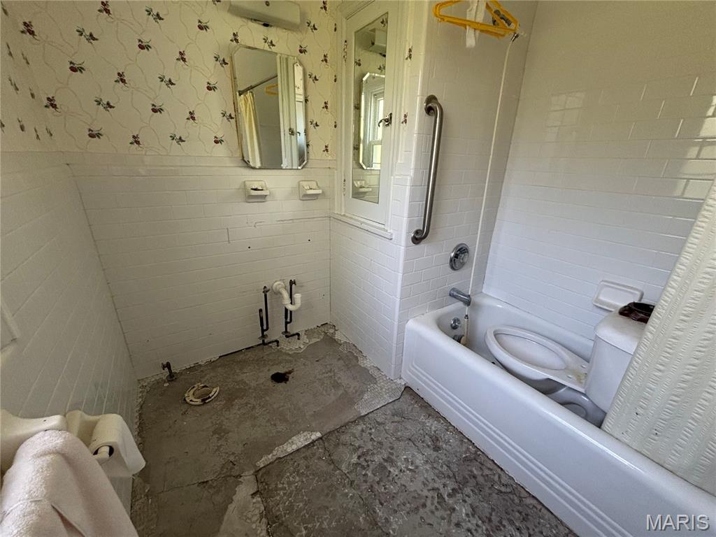 908 Woodshire Lane + Lot A Property Photo 29