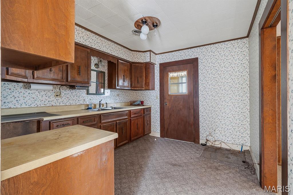 704 Park Street Property Photo 4