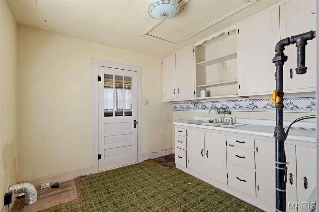 704 Park Street Property Photo 6