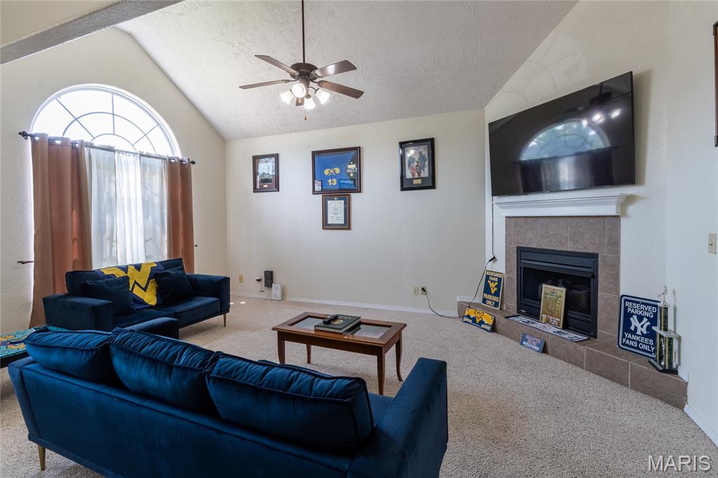 295 Carmel Valley Way Property Photo 4
