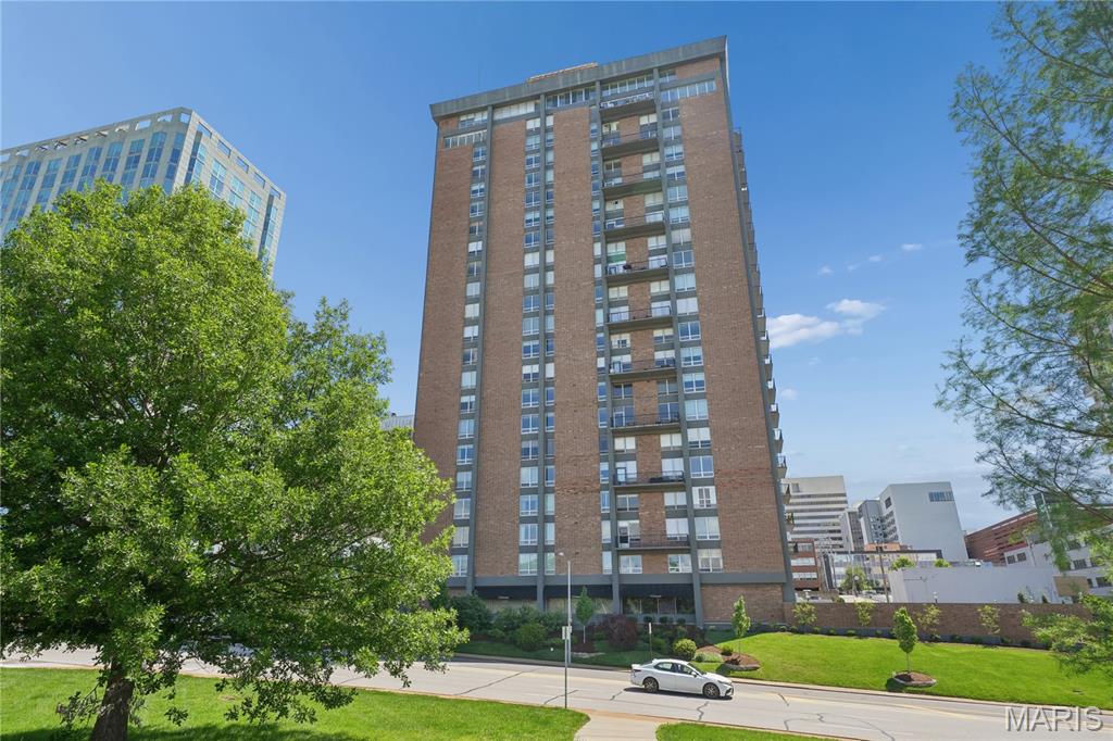 200 S Brentwood Boulevard 7f Property Photo 4