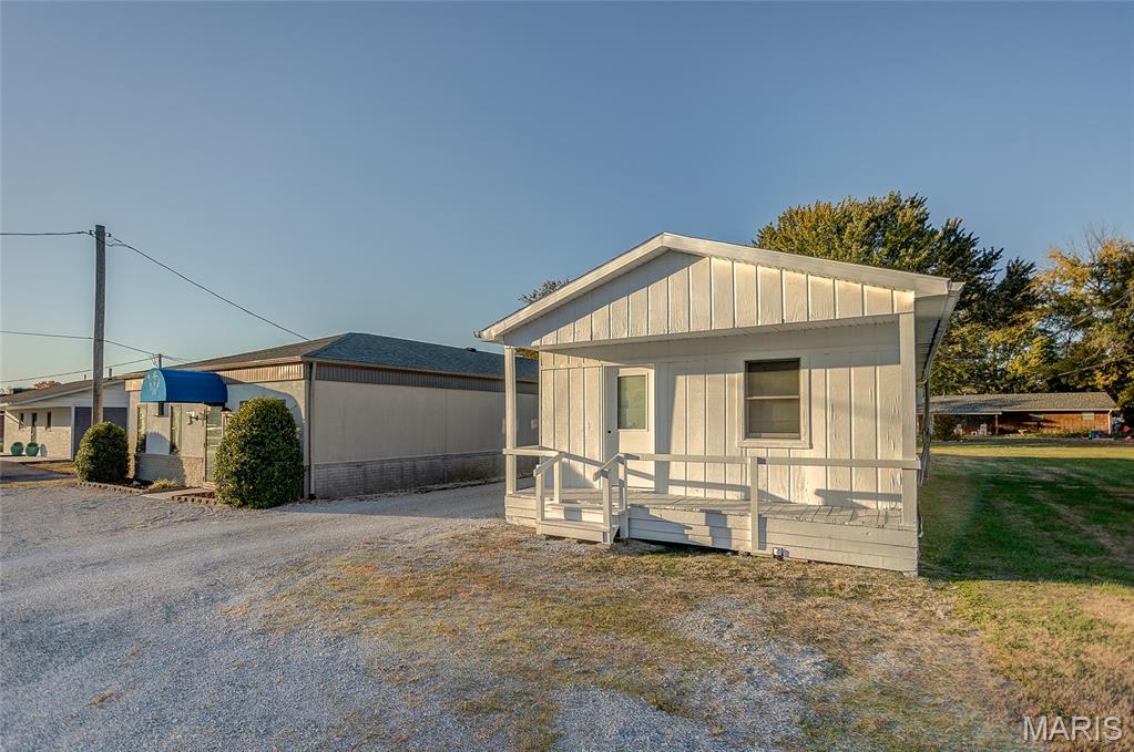 607 E Lyons St Property Photo 14