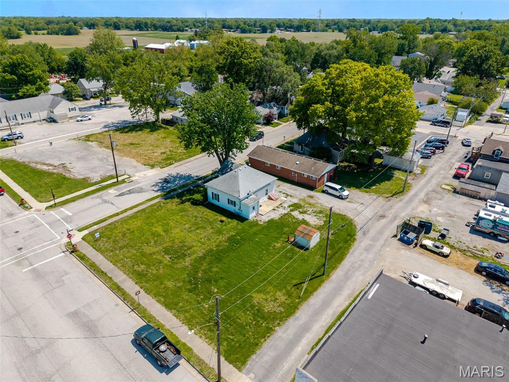 105 S Donk Avenue Property Photo 3