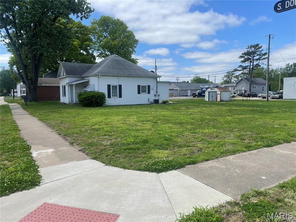 105 S Donk Avenue Property Photo 4