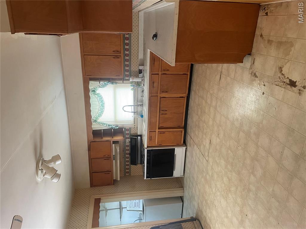 105 S Donk Avenue Property Photo 9