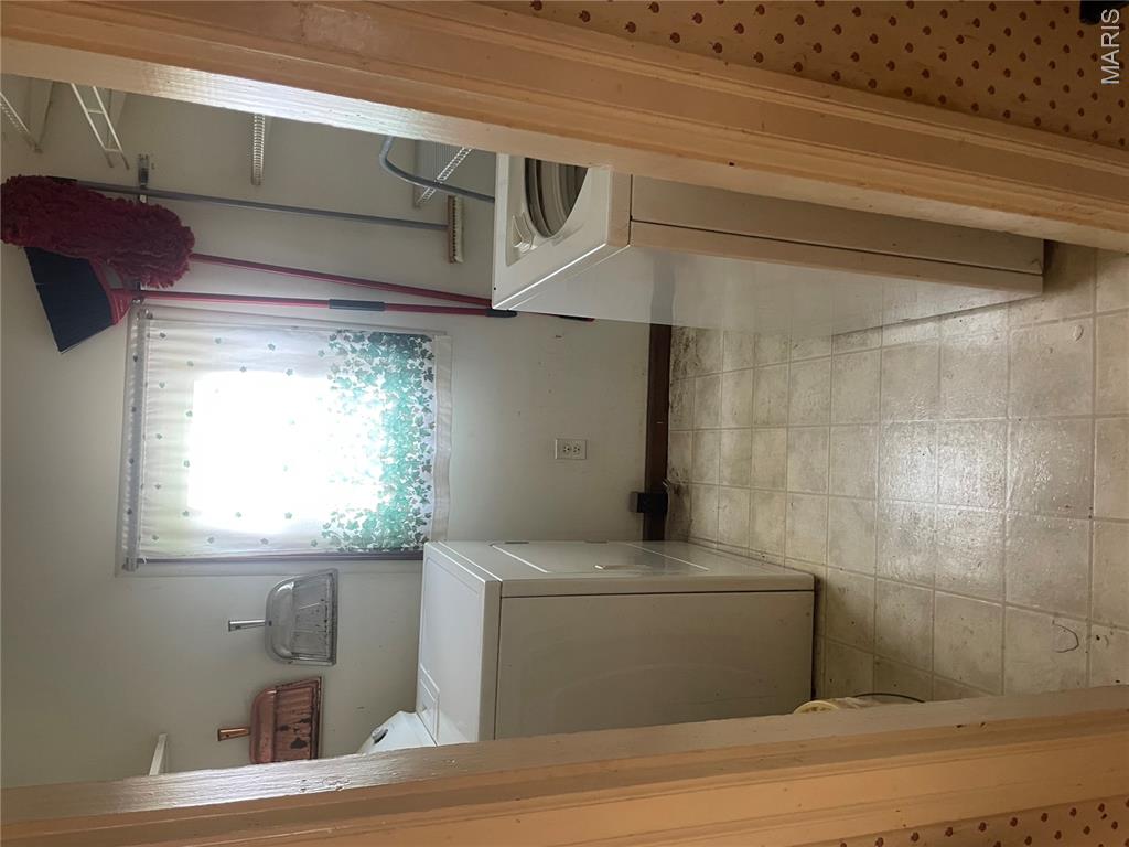 105 S Donk Avenue Property Photo 10