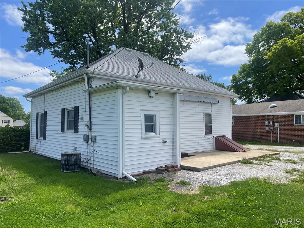 105 S Donk Avenue Property Photo 16