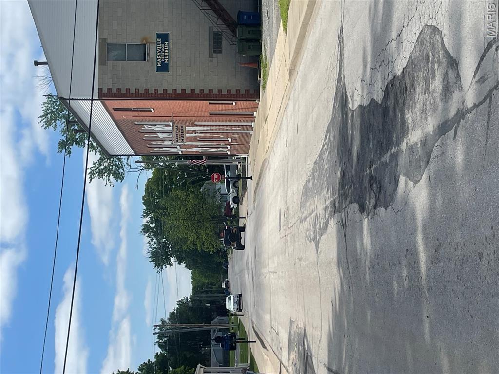 105 S Donk Avenue Property Photo 17