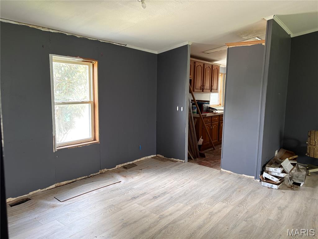 306 W 5th Street Property Photo 8