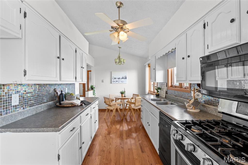 2718 Bryden Property Photo 13