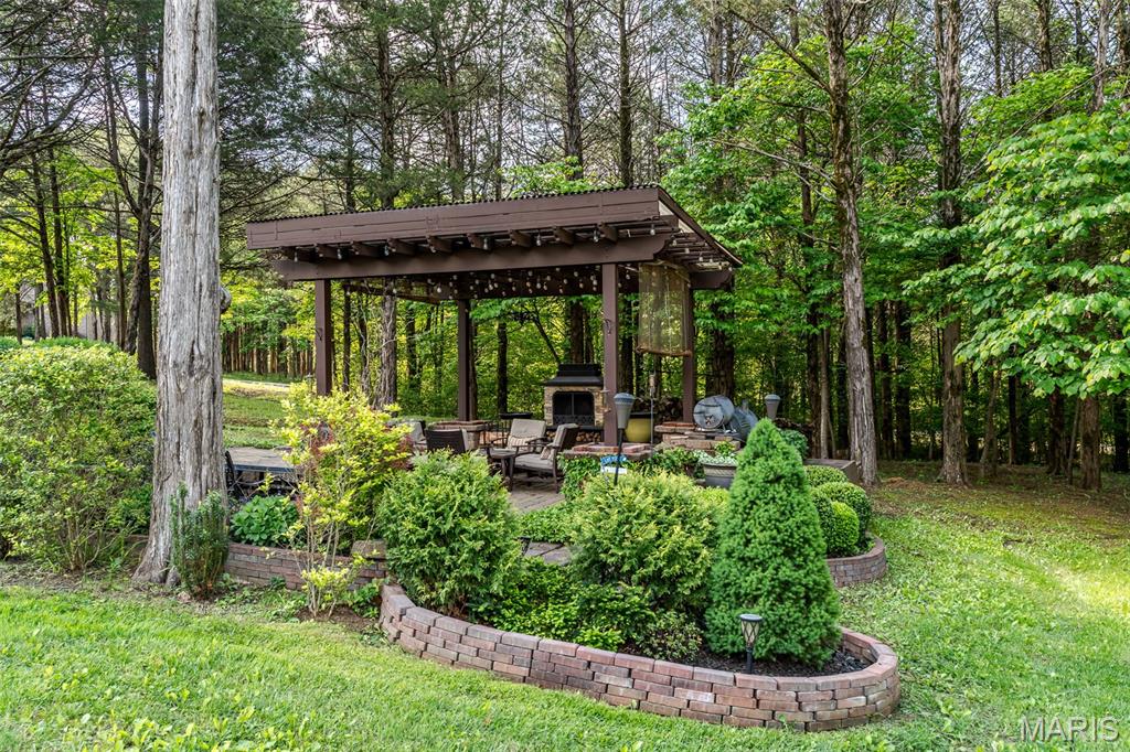 327 Hickory Spring Lane Property Photo 4