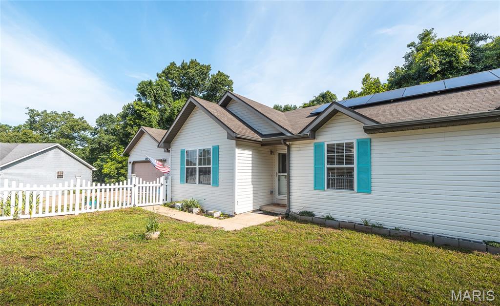 17435 Lori Drive Property Photo 2