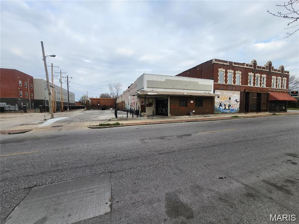 2921 N Newstead Avenue Property Photo 1