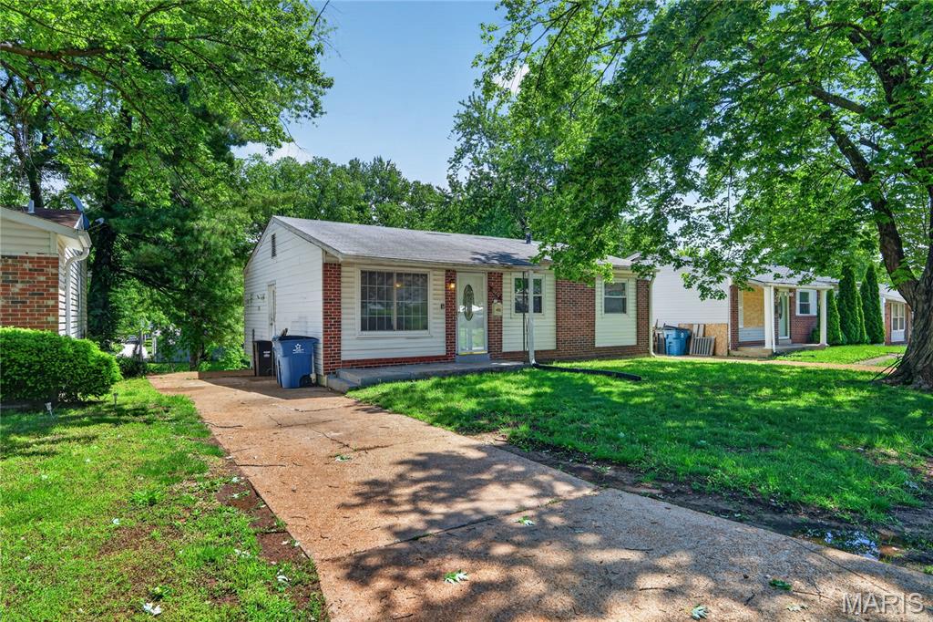 10076 Royal Drive Property Photo 1