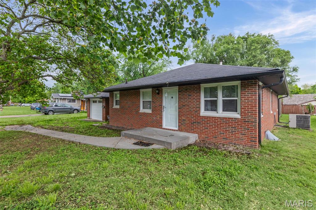 2417 Sylvan Property Photo 4