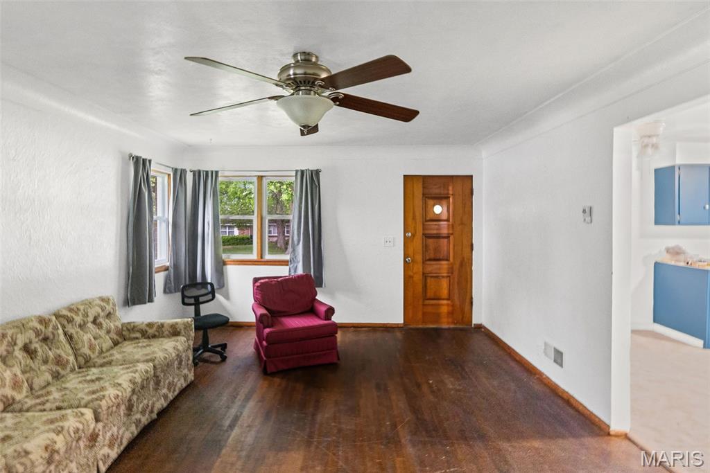 2417 Sylvan Property Photo 9
