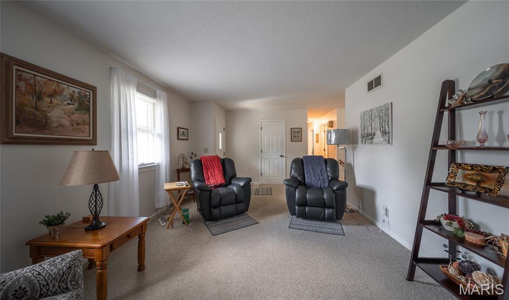 1112 Sycamore Drive Property Photo 3