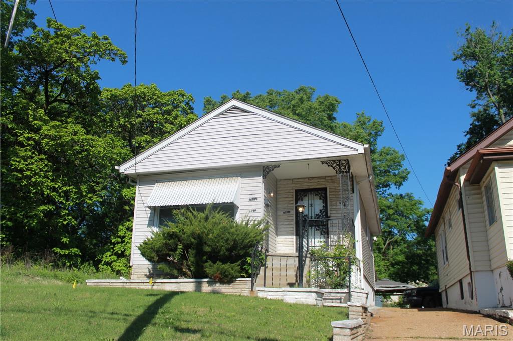 4209 Beachwood Avenue Property Photo 1