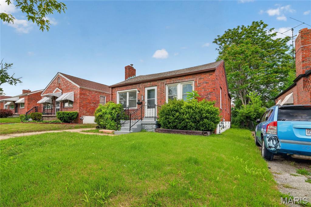 1823 Eton Lane Property Photo 1