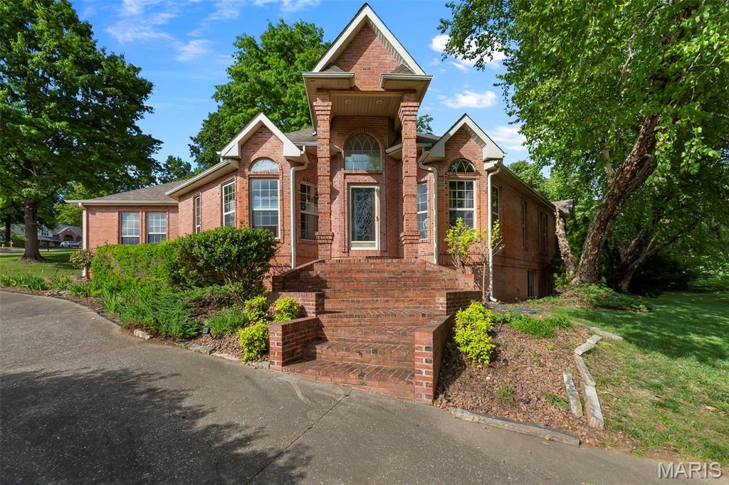 2204 Crown Point Drive