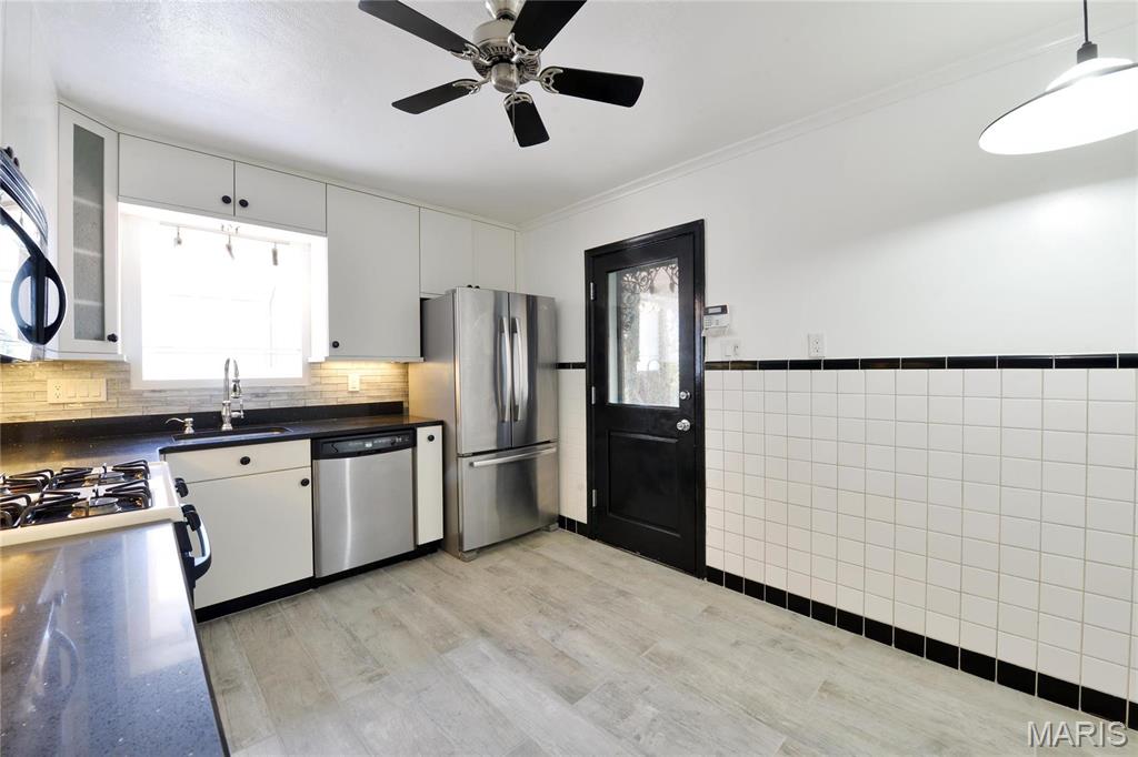 4 Girard Property Photo 10